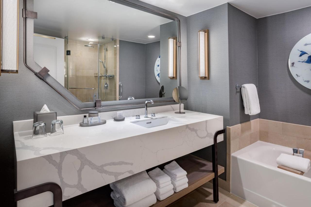 2 Queen Beds, Lakefront View, Guest Room,1574717396:JPEG